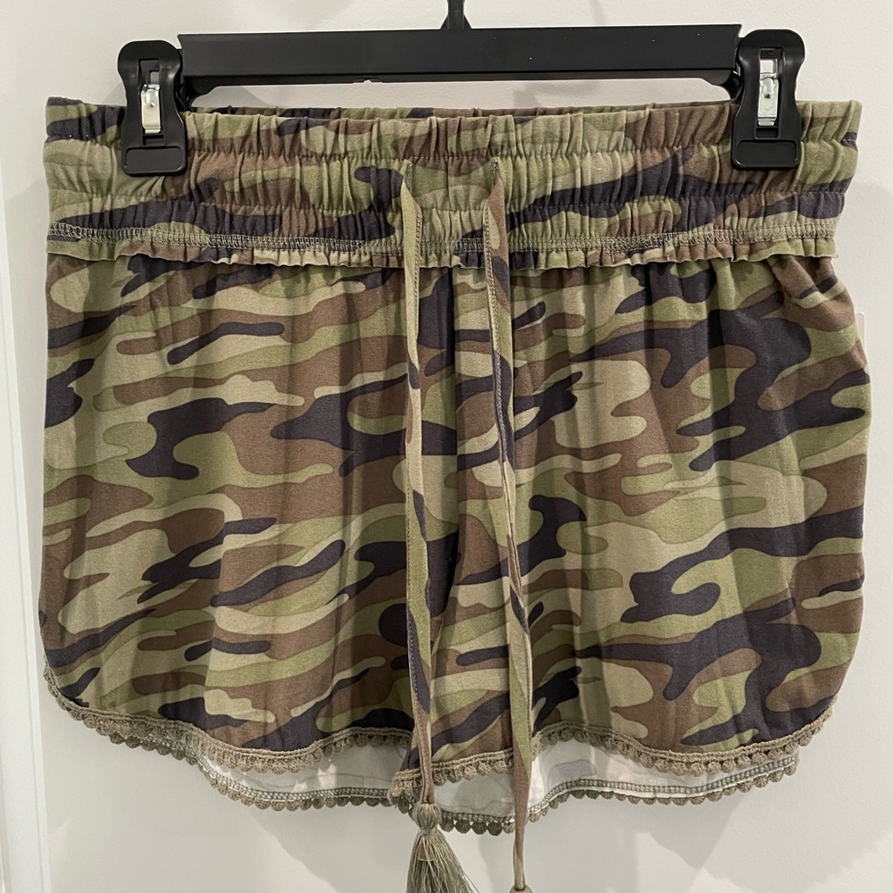Derek Heart Ladies Camouflage Shorts Size S-NWT